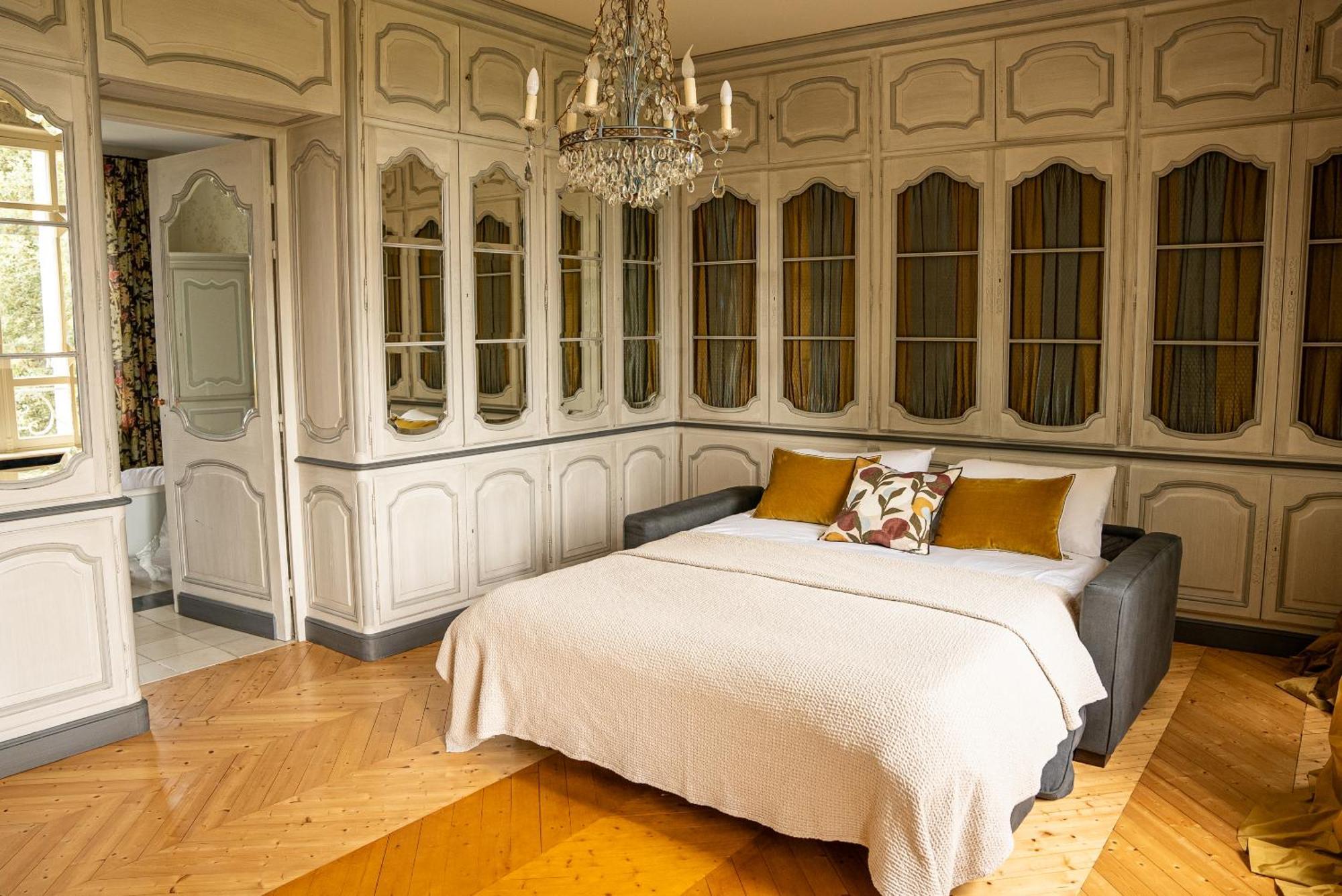 Chateau De Lussac Lussac  Δωμάτιο φωτογραφία